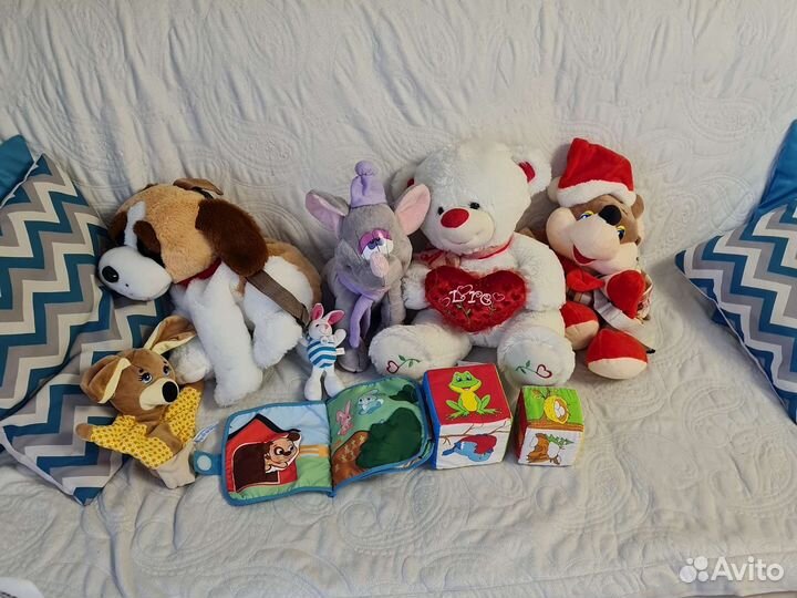 Мягкие игрушки, рюкзаки, развивающие кубики книжки