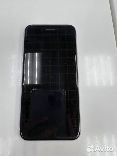 Телефон iPhone se 2020