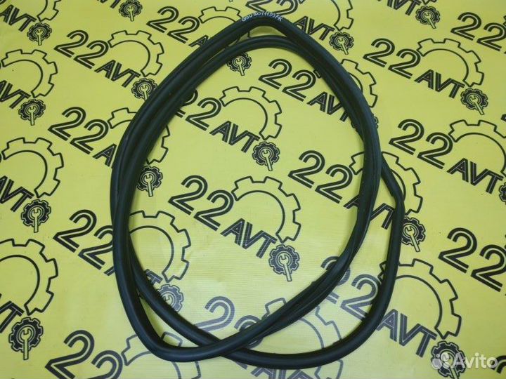 Уплотнитель проема двери передний правый Toyota