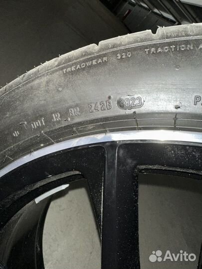 Pirelli P Zero 285/40 R23 и 325/35 R23 107Y