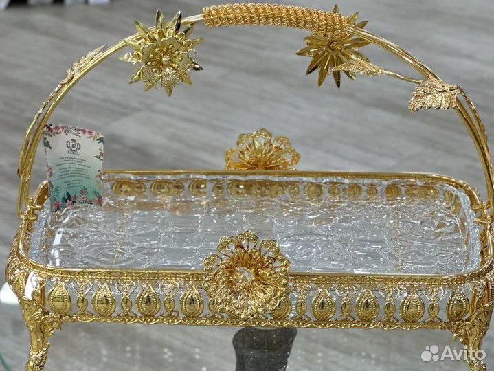 Золотистая конфетница, менажница, этажерка