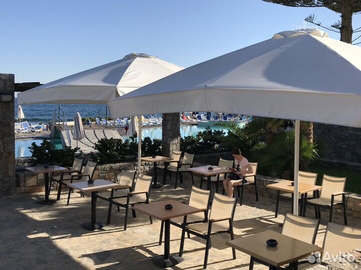 Зонт летний для уличного кафе, стойка сбоку