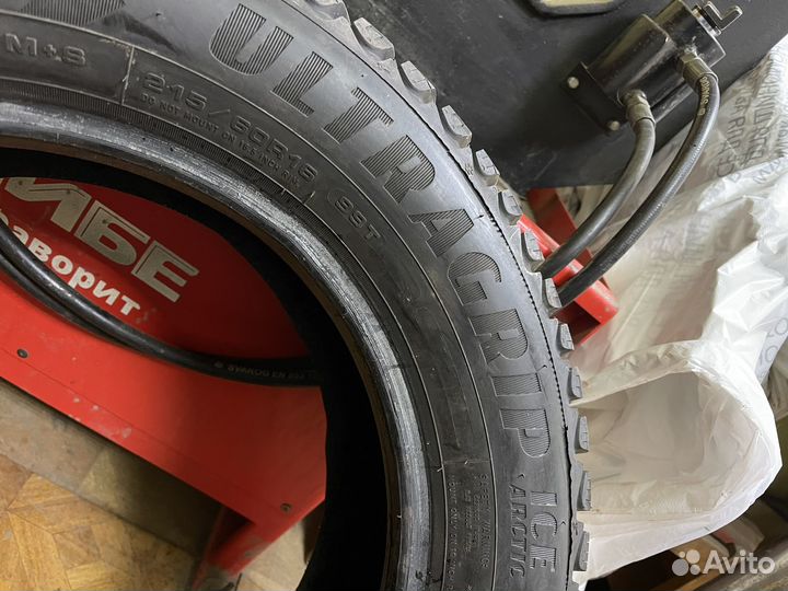 Goodyear Ultragrip Ice Arctic 215/60 R16 99T