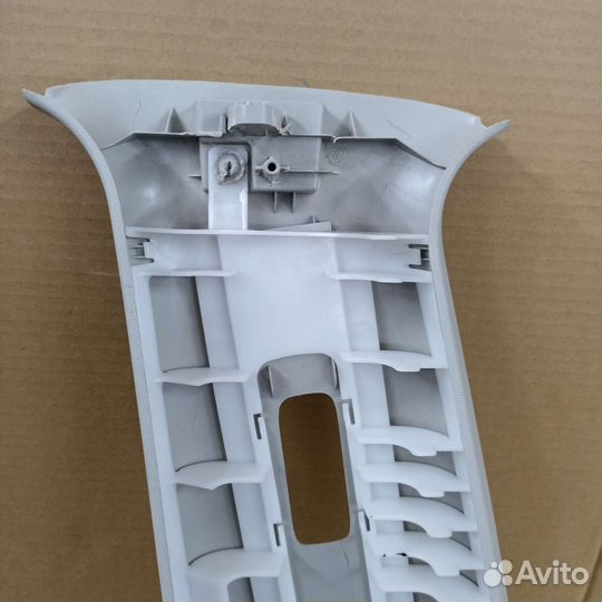 Обшивка центральной стойки прав Nissan Murano Z52