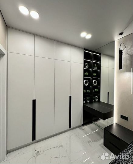 Шкаф распашной белый