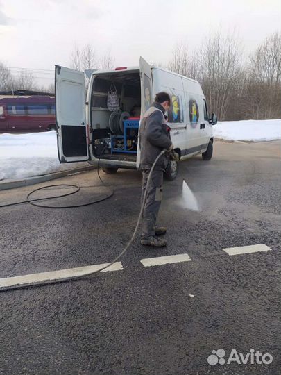 Выездная мойка фасадов, техники, крыш