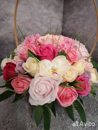 Цветы в корзине