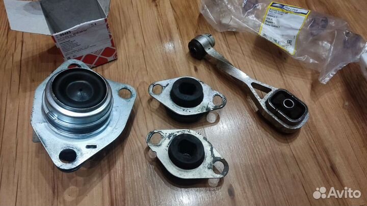 Опора подушка двигателя рено (renault) 8200089697