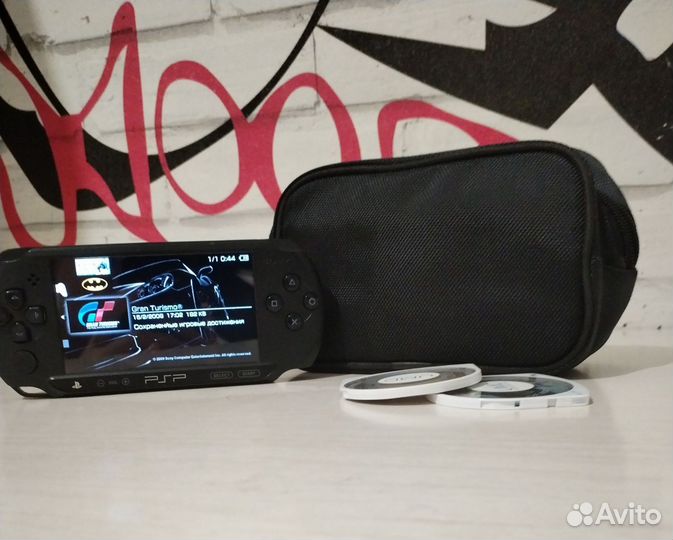 Sony PSP e1008 прошитая с 11 играми торг уместен