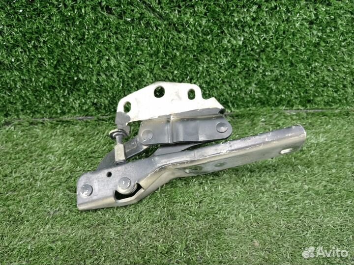 Петля капота левая Volkswagen Passat b7 Alltrack