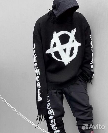 Свитер Vetements Anarchy Distressed