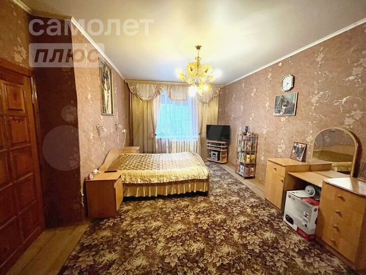 4-к. квартира, 90 м², 1/2 эт.