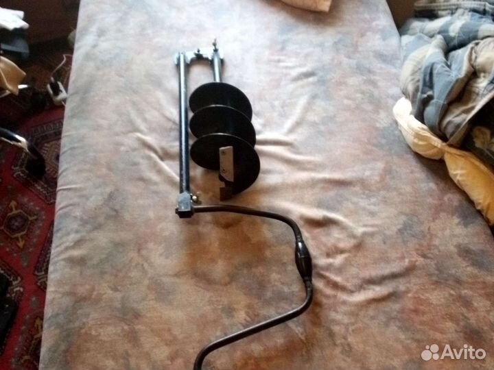 Ледобур ручной для зимней рыбалки