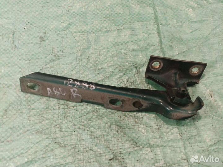 Петля капота правая Audi 80 B3