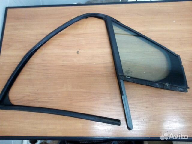 Форточка (стекло) передняя правая Peugeot 308