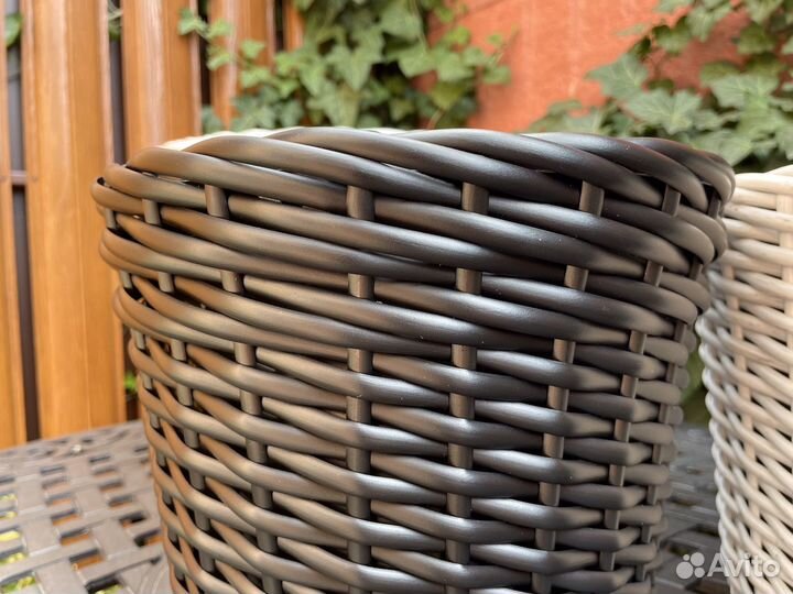 Кашпо для цветов из ротанга