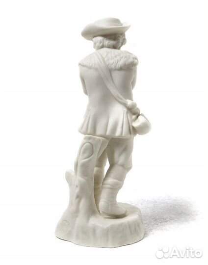 Фарфоровая фигура Мальчик на коньках. Gustavsberg