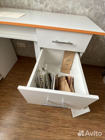 Стол для маникюра бу