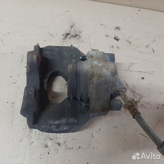 Передний правый суппорт VW T5 2.5