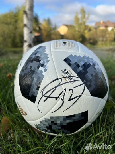 Футбольный мяч с автографами Сборной России 2018