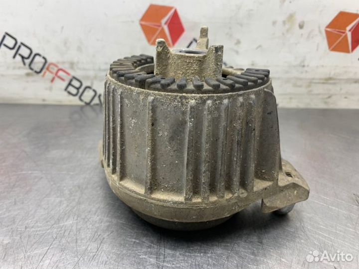 Подушка крепления двигателя Mercedes C-Class W204