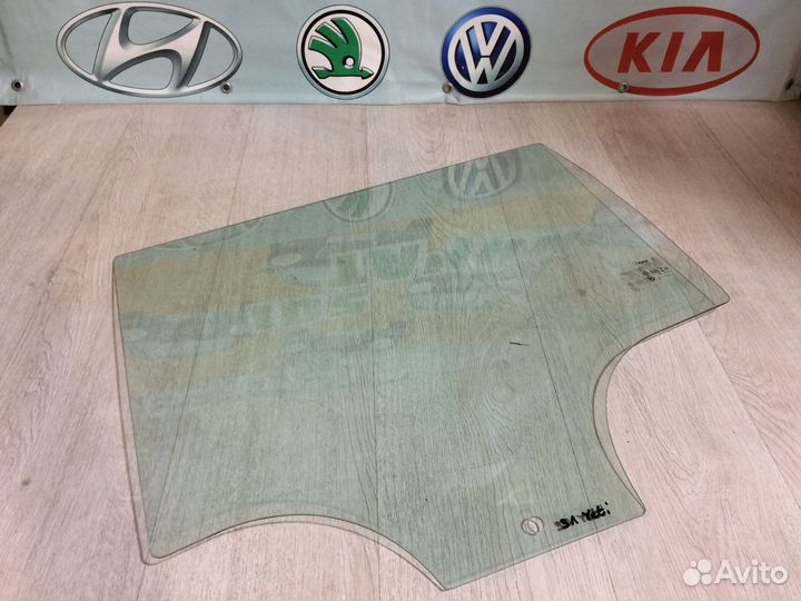 Стекло заднее левое Шкода Йети 09-18гг