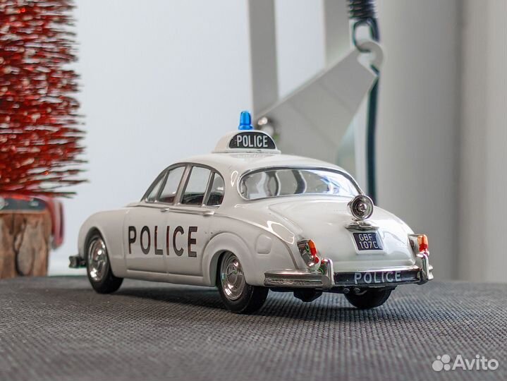 Jaguar MK II 1/43