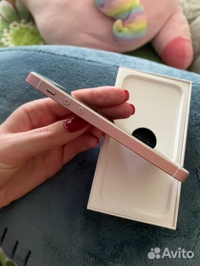 iPhone SE, 32 ГБ