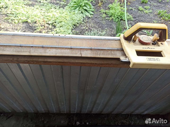 Вязальные машинки Нева 5,6