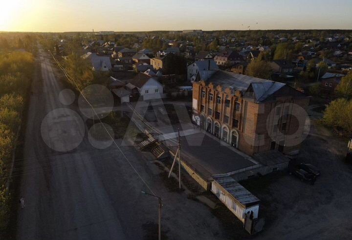 Дом 1000 м² на участке 23 сот.