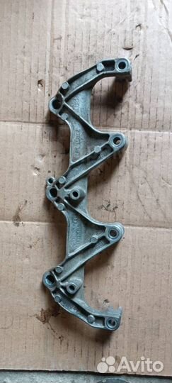 Кронштейн audi VAG 06E133340A