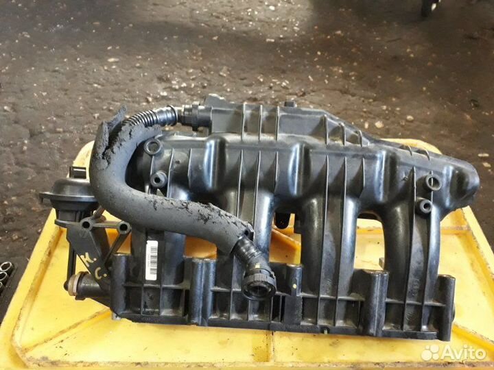 Коллектор впускной Audi A4 B8 CDH 2010