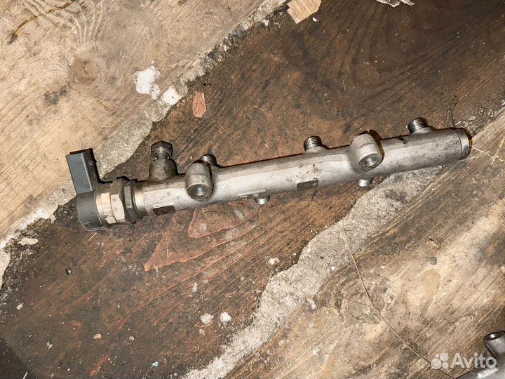 Рампа топливная 3.0 Audi Q7 3.0 TDI. С датчиком