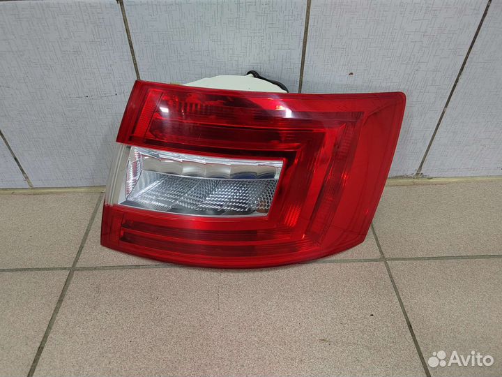 Фонарь задний правый оригинал Skoda Octavia A7