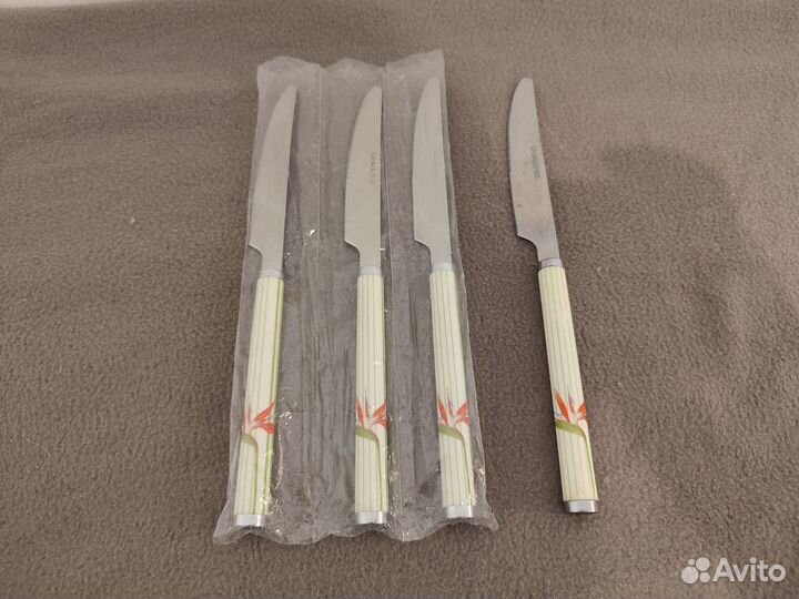 Салатники, тарелки, кружки, вазы,ножи, блюдо, ковш