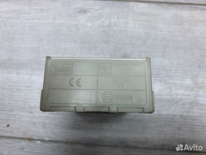 Блок управления центральным замком Toyota Avensis