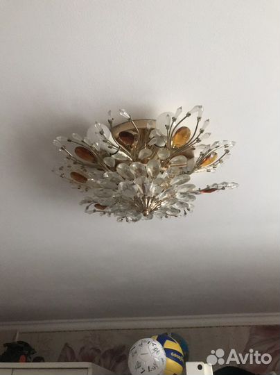 Продам люстру