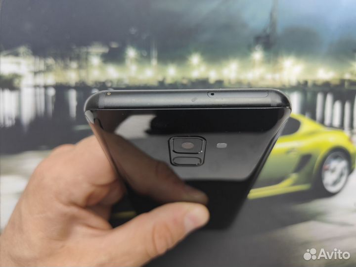 Samsung Galaxy A8 (2018), 4/32 ГБ