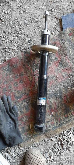 Новая задняя стойка на Гольф 3