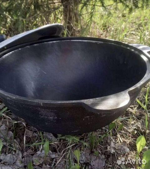 Kазан чугунный на 22л с aллюминиевой крышкoй