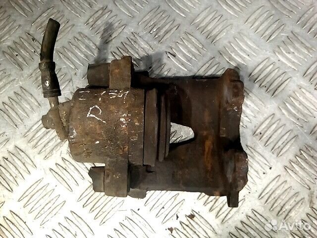 Суппорт передний правый Volkswagen Polo 4 2004