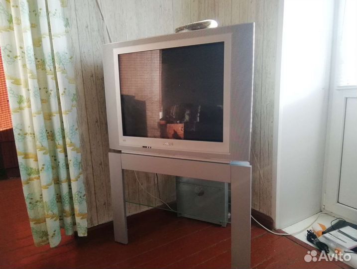 Телевизор Philips 29PT8508/12 с тумбой