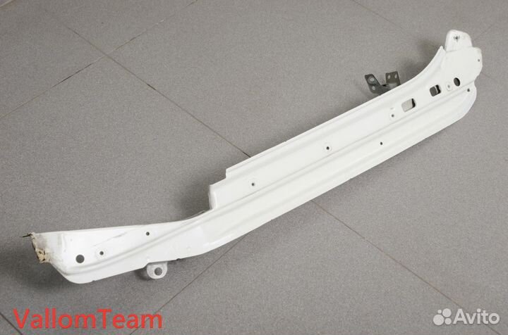 Лот T158 Кронштейн крепления крыла правый VW Touar