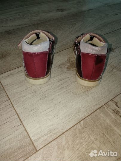 Сандалии для девочки