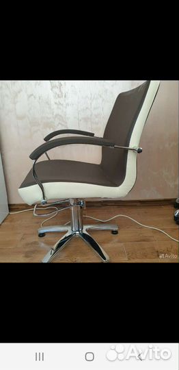 Парикмахерское кресло