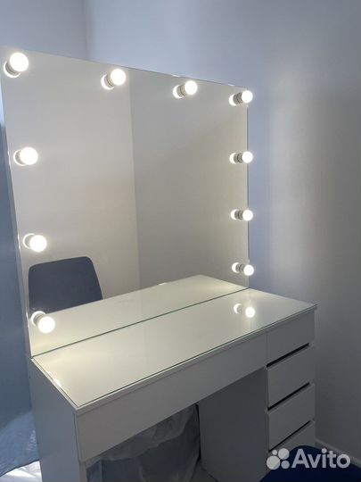 Стол для визажиста