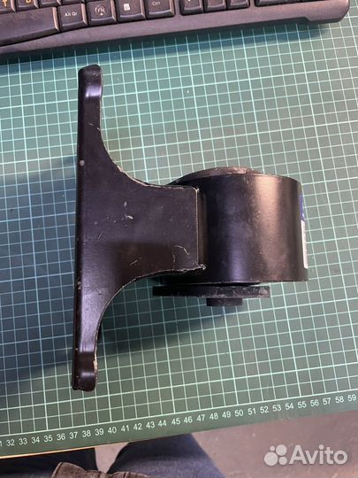 Опора двигателя левый hyndai sonata