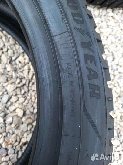 Goodyear UltraGrip Arctic 2 245/45 R19
