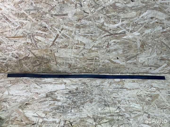 Уплотнитель капота Toyota Camry 50