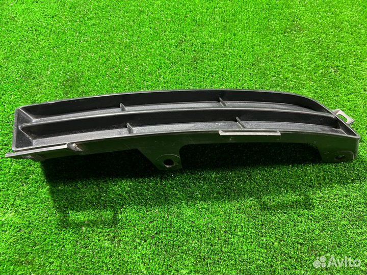 Заглушка бампера передняя правая Toyota Ipsum